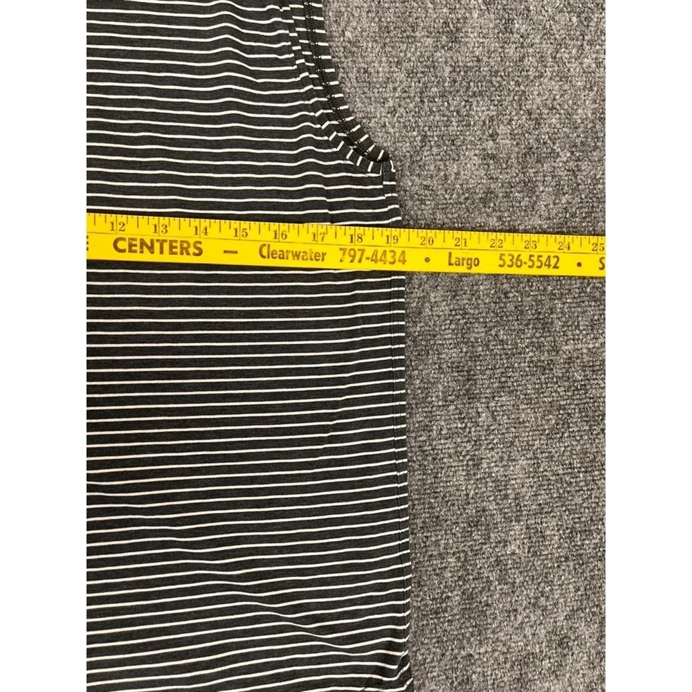Lululemon Top Womens White Black‎ Striped Sleeveless Activewear No size tag L?